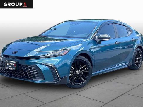 Used 2025 Toyota Camry SE w/ Convenience Package FWD image 1