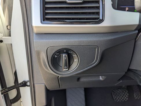 Used 2023 Volkswagen Atlas Cross Sport SE image 26