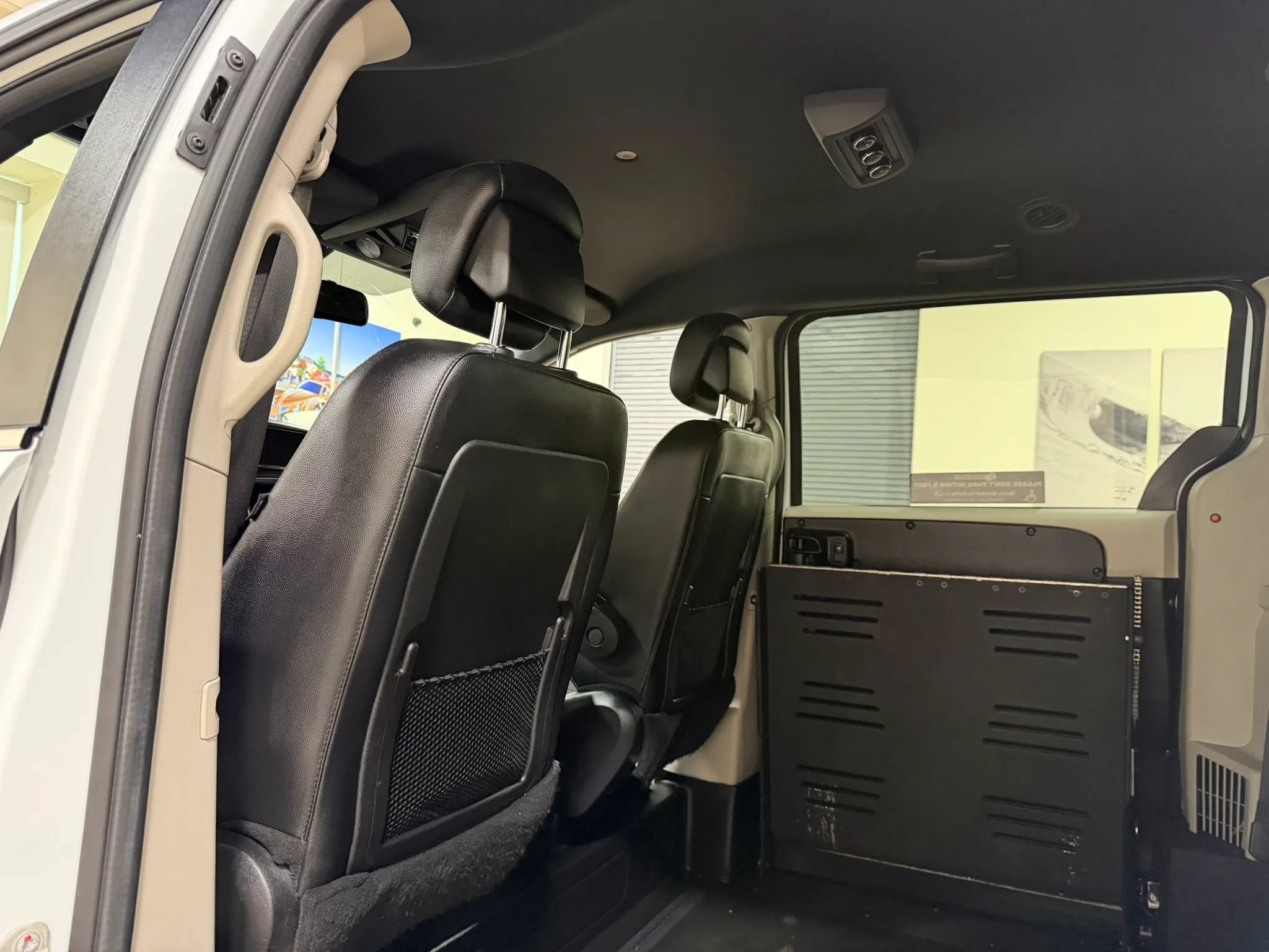Used 2019 Dodge Grand Caravan SXT FWD image 26