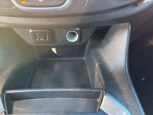 Used 2022 Chevrolet Traverse LS image 25