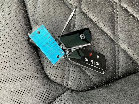 New 2025 Volkswagen Atlas Peak Edition SE image 29