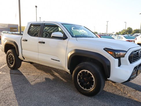 Used 2024 Toyota Tacoma TRD Off-Road image 3