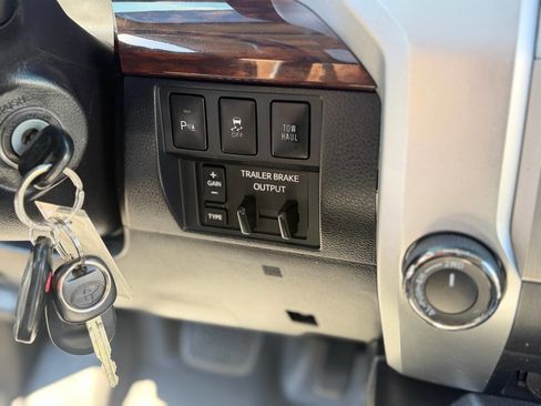 Used 2017 Toyota Tundra Limited image 92
