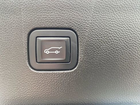 Used 2019 Buick Enclave Essence w/ LPO, Sport Appearance Package image 31