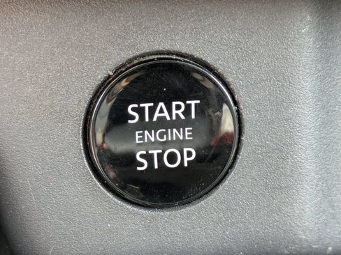 Certified 2025 Nissan Rogue SV FWD image 27