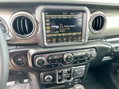 New 2023 Jeep Wrangler Unlimited w/ Sun & Screen Package AWD/4WD image 16