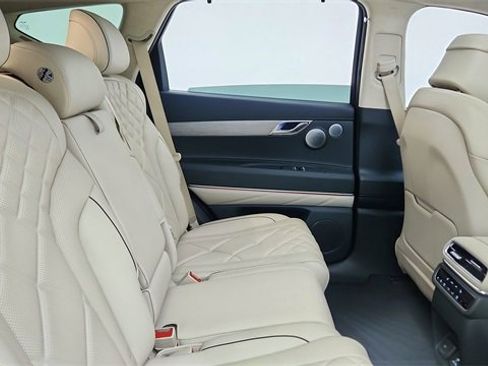 Used 2025 Genesis GV80 3.5T Prestige image 25