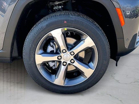 New 2026 Jeep Grand Cherokee Limited w/ Luxury Tech Group II AWD/4WD image 34