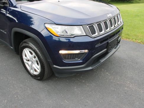 Used 2018 Jeep Compass Sport SUV 4D AWD/4WD image 2