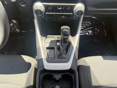 Used 2021 Toyota RAV4 XLE FWD image 11