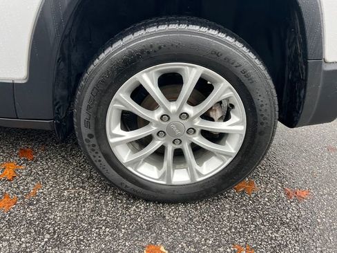 Used 2019 Jeep Cherokee Latitude w/ Popular Appearance Group image 33