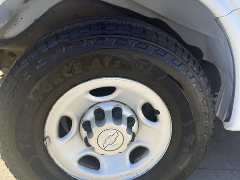 Used 2015 Chevrolet Express 2500 image 36