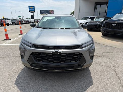 New 2026 Chevrolet Trax ACTIV w/ Sunroof Package FWD image 8
