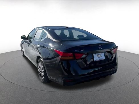 Used 2025 Nissan Altima 2.5 SV image 11