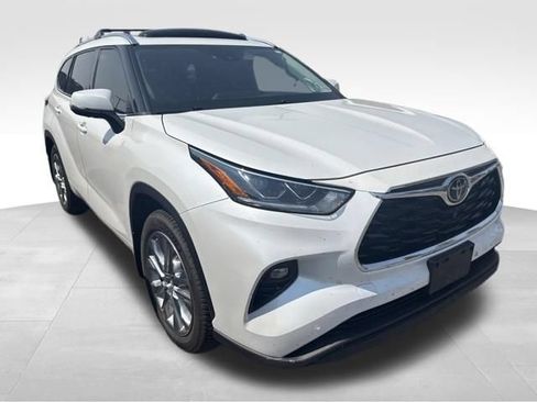 Used 2022 Toyota Highlander Limited AWD/4WD image 7