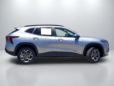Used 2024 Chevrolet Trax LT FWD image 3