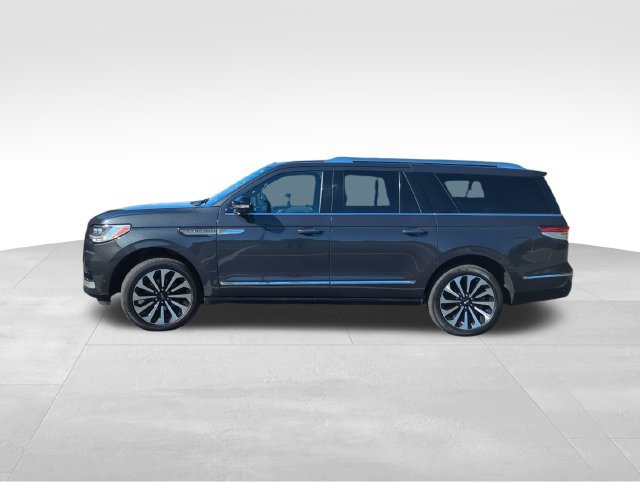 Used 2023 Lincoln Navigator L Reserve AWD/4WD image 3