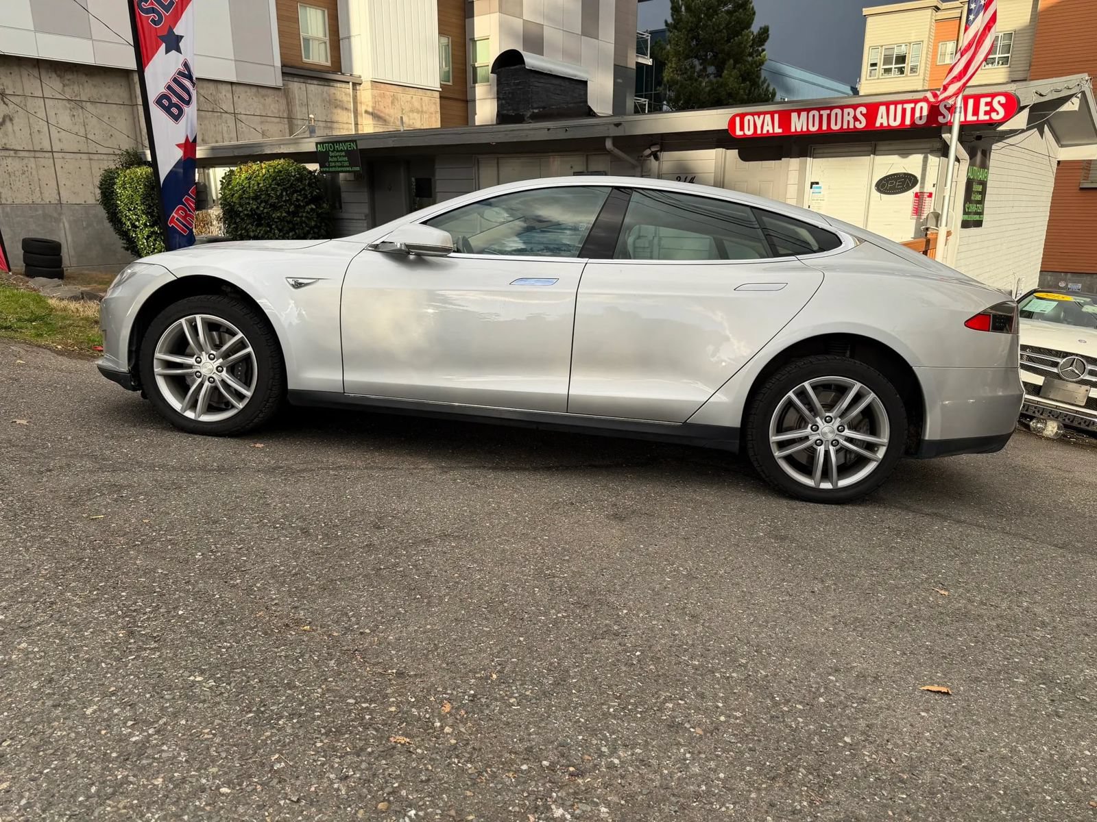 Used 2014 Tesla Model S 85 RWD image 14