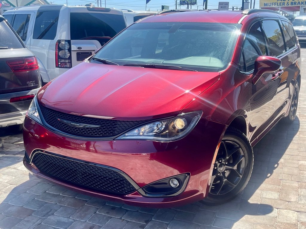 Used 2018 Chrysler Pacifica Touring-L w/ Premium Audio Group FWD image 41