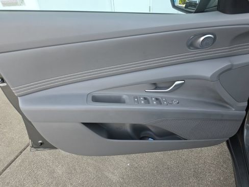 Used 2025 Hyundai Elantra SEL FWD image 24