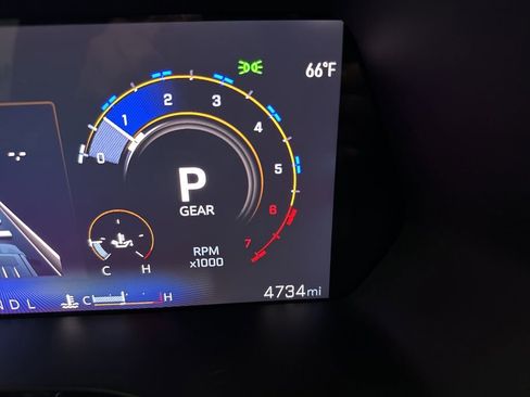 Used 2025 Chevrolet Colorado Z71 w/ Technology Package AWD/4WD image 25