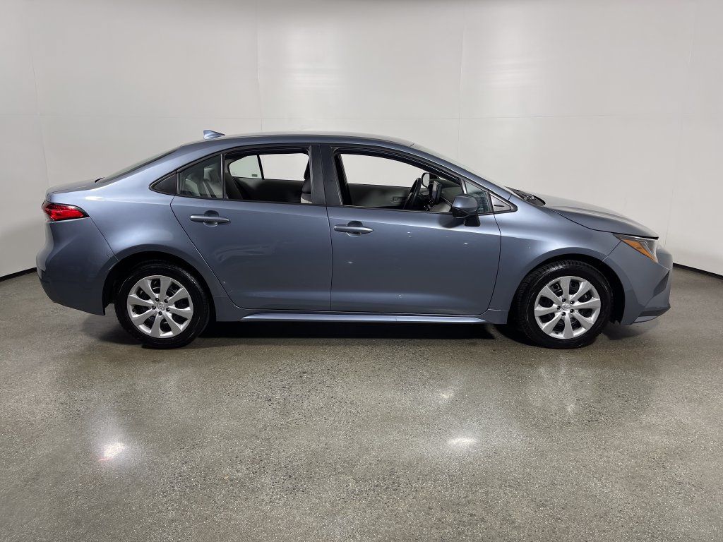 Used 2025 Toyota Corolla LE FWD image 2