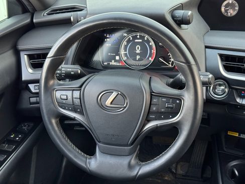 Used 2022 Lexus UX 200 image 17