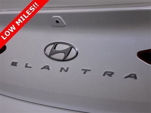 Used 2019 Hyundai Elantra SE image 32