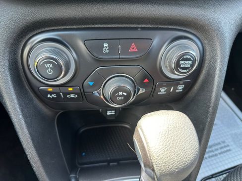 Used 2015 Dodge Dart SXT w/ Sun/Sound Group FWD image 21