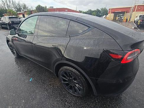 Used 2023 Tesla Model Y AWD image 9