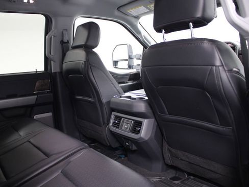 New 2026 Ford F250 Lariat w/ Black Appearance Package image 33