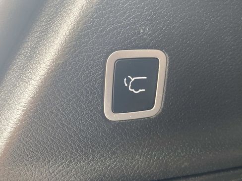 Certified 2025 Chrysler Pacifica Select FWD image 7