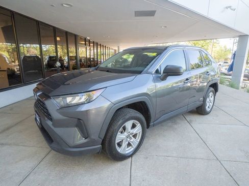 Used 2021 Toyota RAV4 LE AWD/4WD image 3