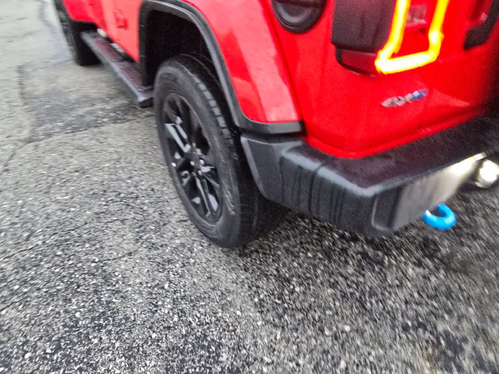Used 2024 Jeep Wrangler Unlimited Sahara AWD/4WD image 5