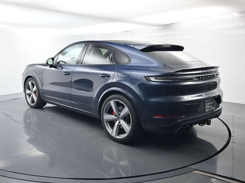 Certified 2025 Porsche Cayenne Turbo AWD/4WD image 3