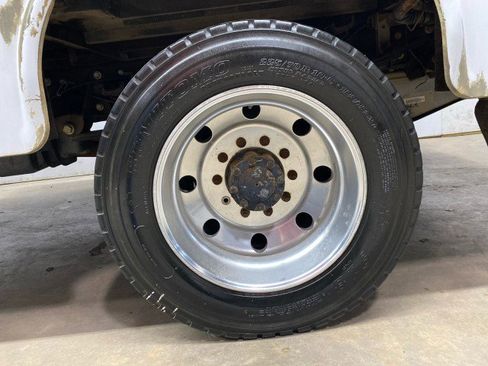 Used 2015 Ford F550 2WD Regular Cab Super Duty image 28
