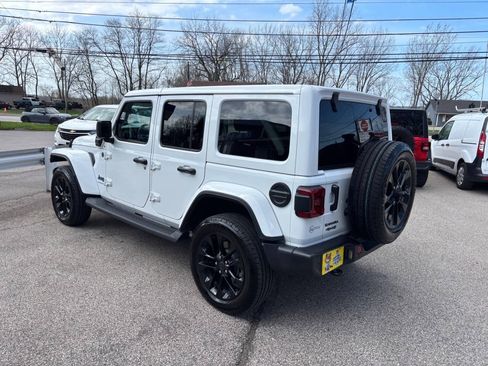 Used 2025 Jeep Wrangler Unlimited Sahara w/ Safety Group AWD/4WD image 5