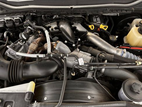 Used 2019 Ford F250 Lariat w/ Chrome Package image 31