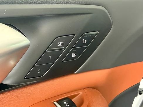 Used 2025 BMW X5 xDrive40i w/ Executive Package image 15