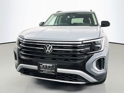 New 2026 Volkswagen Atlas Peak Edition AWD/4WD image 3