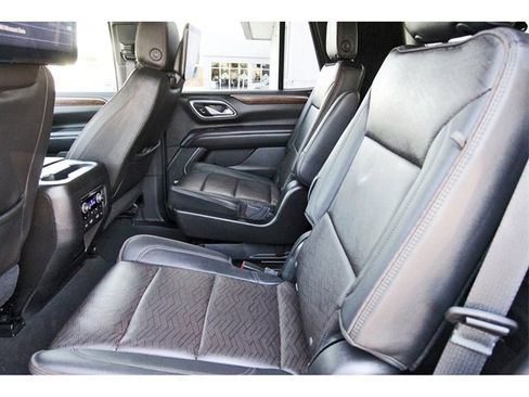 Used 2021 Chevrolet Tahoe High Country w/ Premium Package image 13
