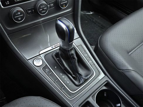 Used 2016 Volkswagen e-Golf SEL Premium w/ Driver Assistance Package image 18