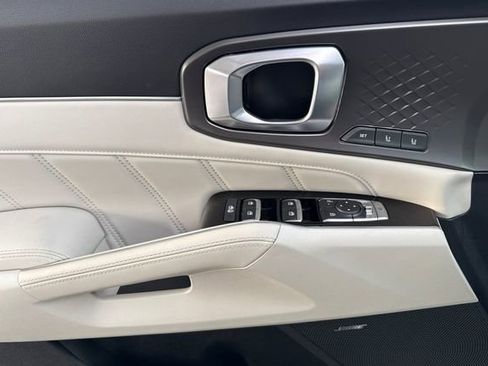 Certified 2025 Kia Sorento SX Prestige image 13