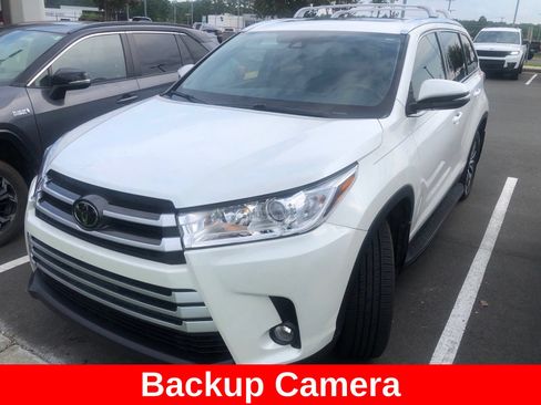 Used 2019 Toyota Highlander XLE AWD/4WD image 4