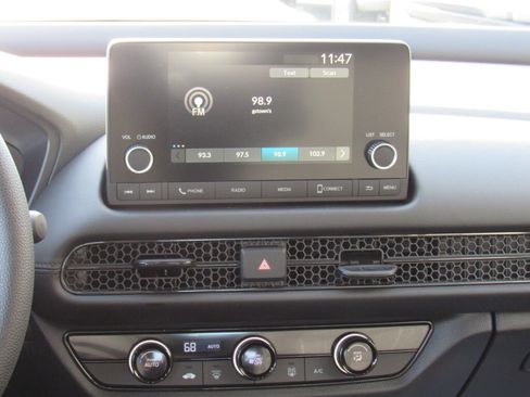 Used 2024 Honda HR-V LX image 9