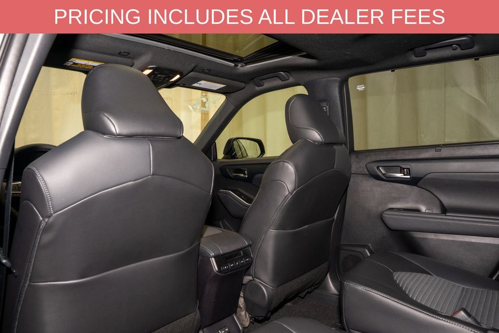 Used 2023 Toyota Highlander XSE AWD/4WD image 10