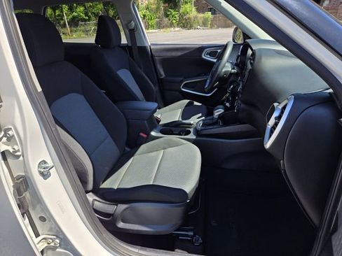 Used 2023 Kia Soul LX FWD image 19