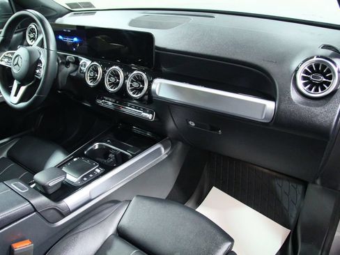 Used 2023 Mercedes-Benz GLB 250 4MATIC image 21