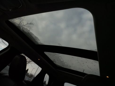 Used 2019 Jeep Cherokee Limited w/ Technology Group image 33