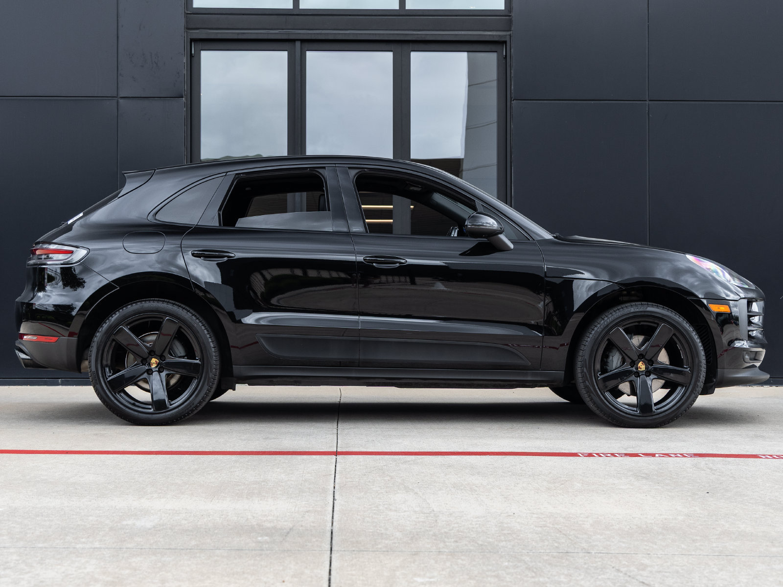 Certified 2019 Porsche Macan S AWD/4WD image 12